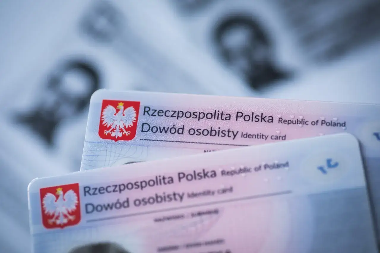 Dowody osobiste. Chcesz wiedzieć, jak sprawdzić, czy ktoś wziął na Ciebie kredyt? Sprawdź swoje dane w BIK.