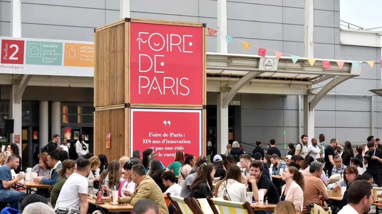 Foire de Paris : 118 ans d'innovation, une foule joyeuse profite de l'ambiance. La foire de Paris 2026 promet encore de belles découvertes.