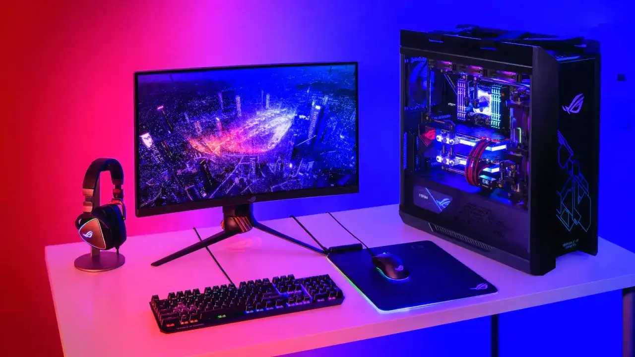 Gamingowy zestaw z podświetlanym PC, monitorem, klawiaturą i myszką. Idealny do gier, może spełnić **wiedźmin 4 wymagania**.