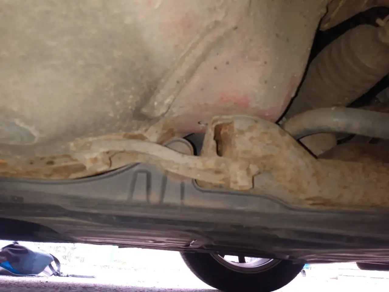 Rostig upph&auml;ngning p&aring; en Honda Civic, troligtvis ett problem med chassit.