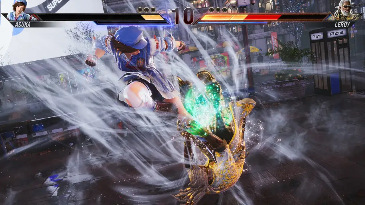 Asuka wykonuje potężny kopniak w grze Tekken, otoczona wirującą wodą i zieloną energią.