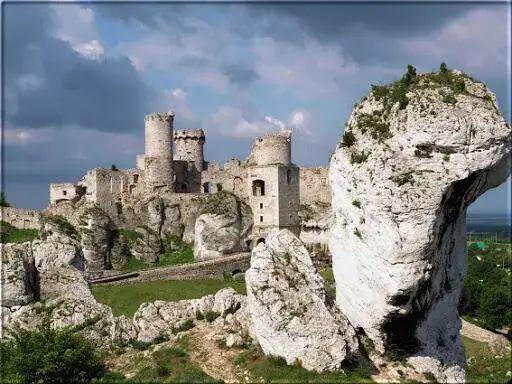 Jura Krakowsko-Częstochowska krajobraz skały zamek Ogrodzieniec