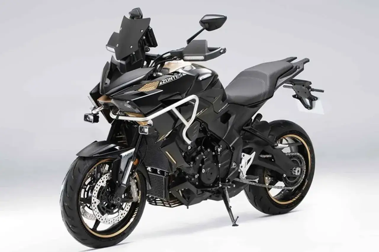 Motocicleta Zontes negra, con detalles dorados y protecciones. Interesados en motos Zontes, opiniones sobre su dise&ntilde;o y rendimiento.