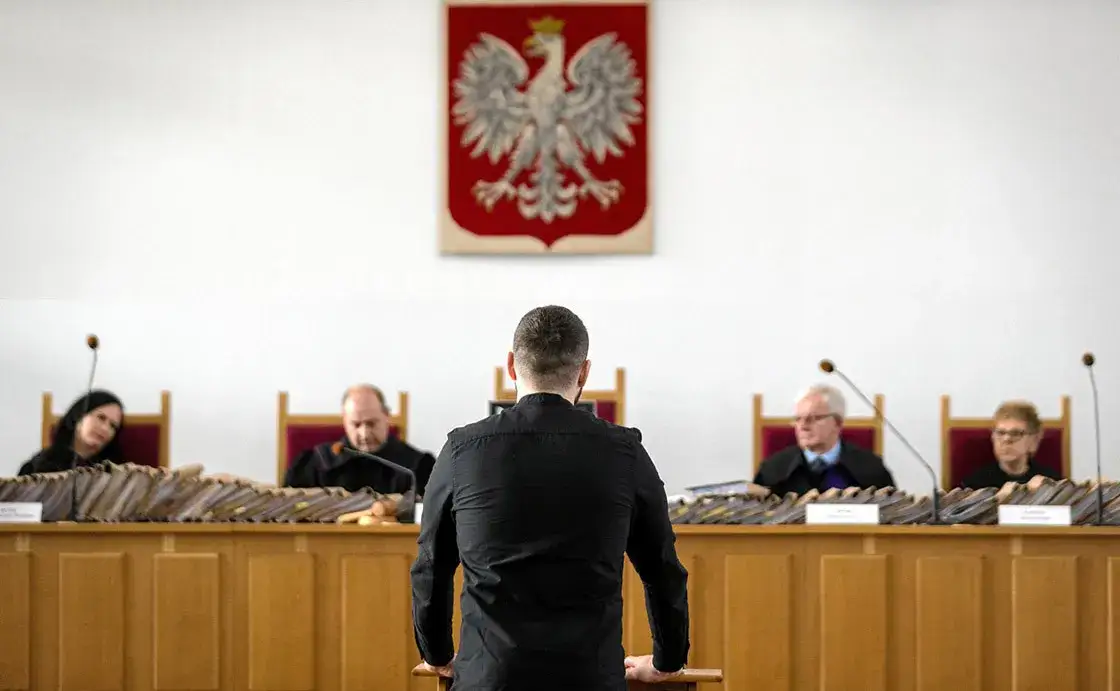 Świadek w sądzie zeznania