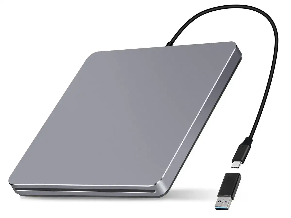 En tunn, grå extern DVD-brännare med USB-C-kabel, perfekt som dvd till dator för att spela in eller läsa skivor.