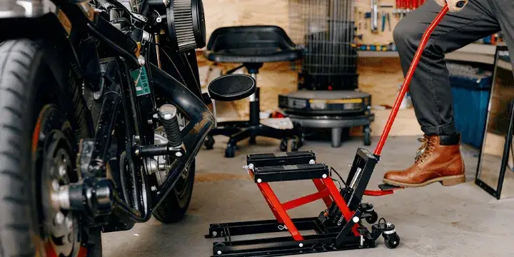 testowanie podnośnika motocyklowego bezpieczeństwo