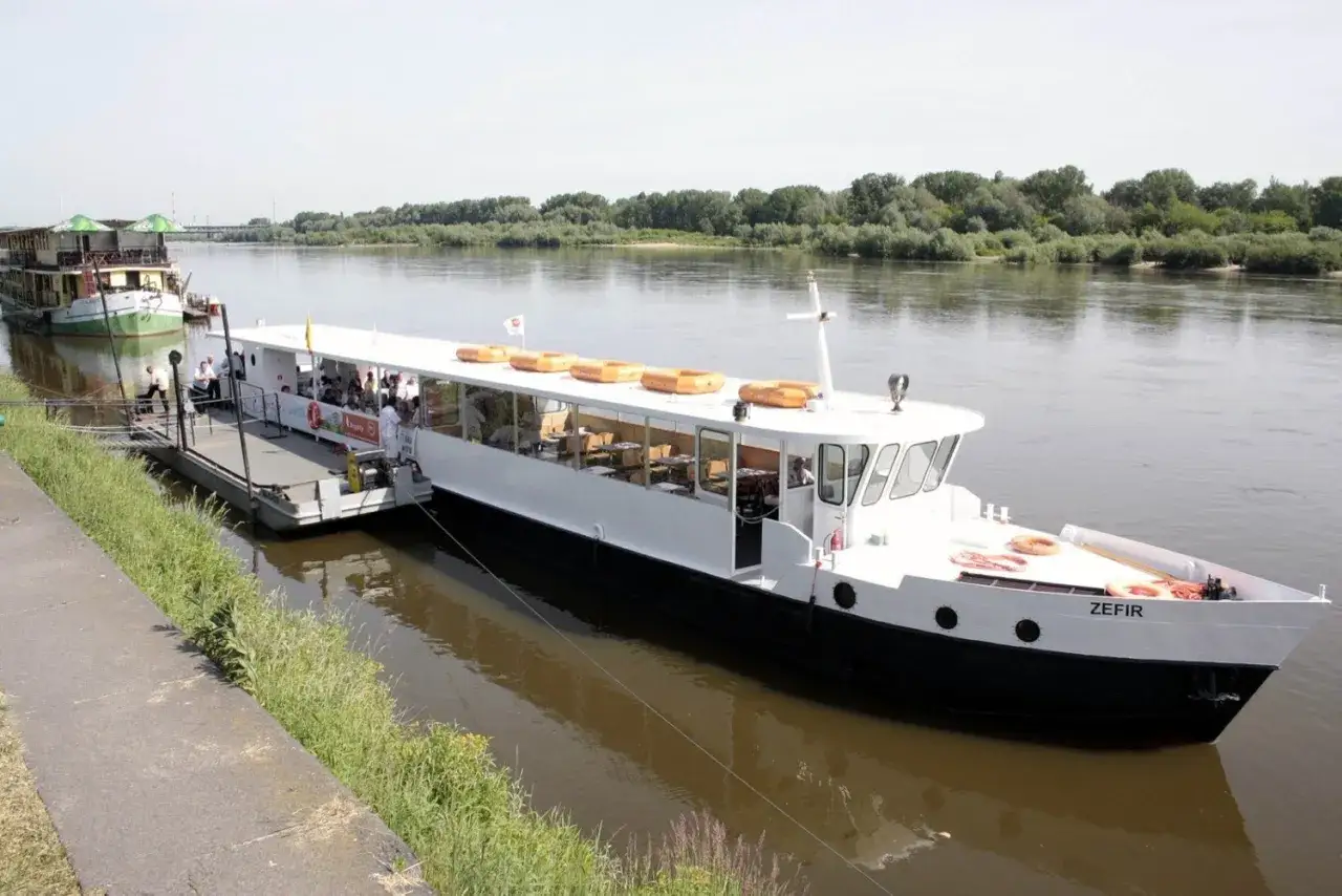 Biała łódź