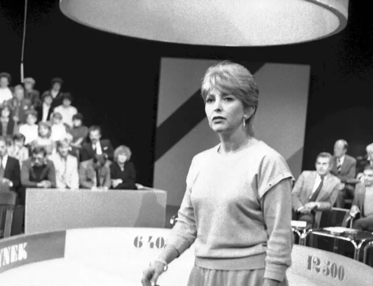 Stanisława Ryster w wieku 40 lat, prowadząca teleturniej
