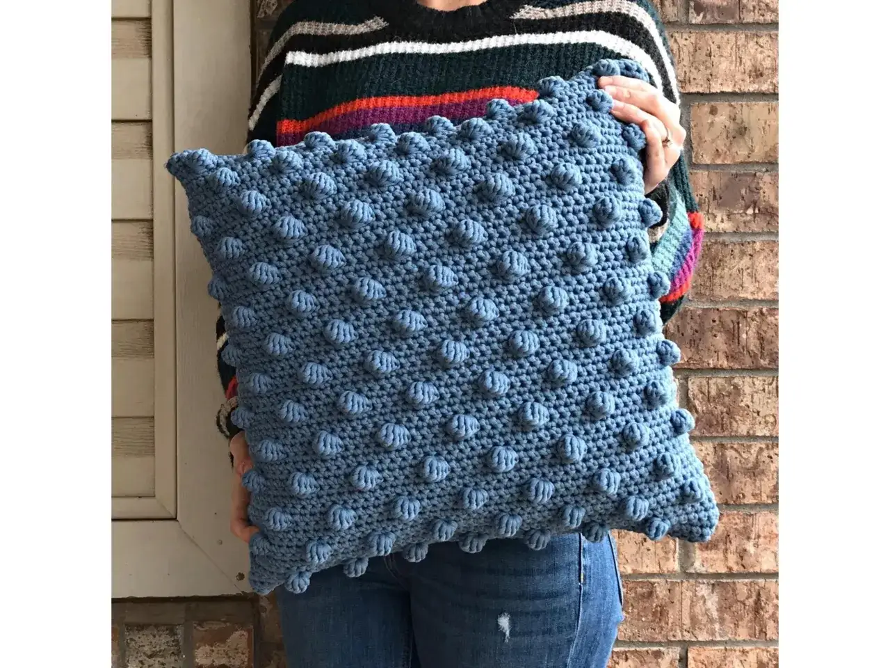 poduszka szydełkowa granny square bobble stitch frędzle