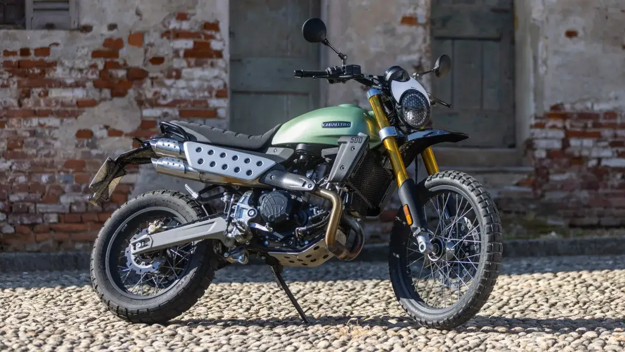 Fantic Caballero 500, una moto dal look retrò, pronta per l'avventura, ma attenzione ai possibili problemi.