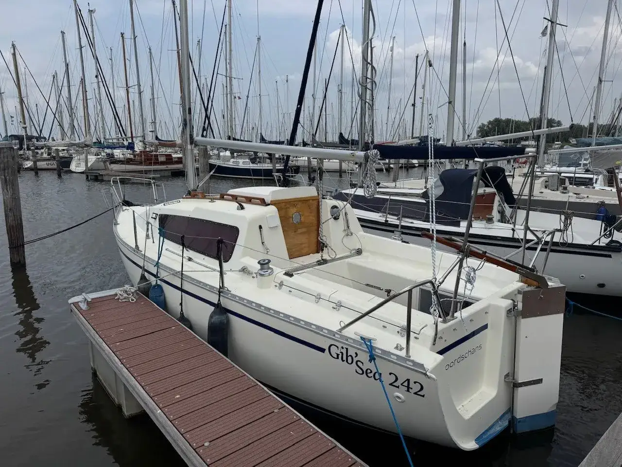 Le voilier Gib'Sea 242, prêt pour l'aventure. Fiche technique disponible pour ce modèle.