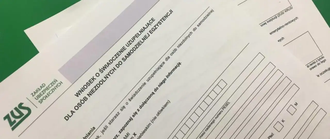 Wniosek ZUS o świadczenie uzupełniające dla os&oacute;b niezdolnych do samodzielnej egzystencji. Czy dodatek pielęgnacyjny wlicza się do 500 plus dla niepełnosprawnych?