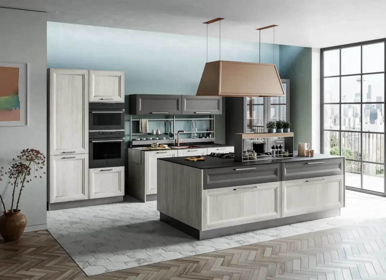 Cucina moderna con isola centrale, pensili grigi e basi in legno chiaro. Un esempio di come abbellire una cucina moderna con stile e funzionalit&agrave;.