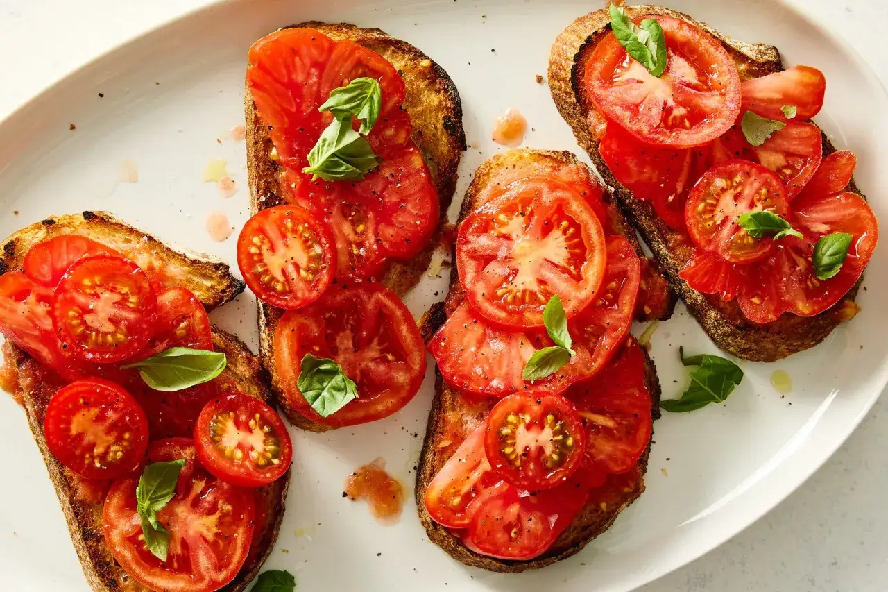 Bruschetta med färska tomater och basilika, ett perfekt recept på tomater.