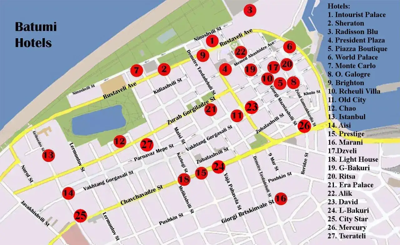 Mapa Batumi z zaznaczonymi hotelami. Szukając, co zobaczyć w Batumi, warto zwrócić uwagę na lokalizację hoteli jak Intourist Palace (1) czy Sheraton (2).