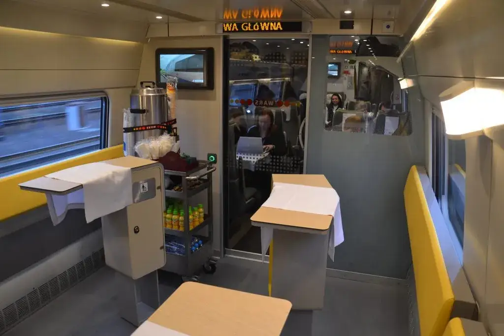 wagon barowy WARS w pociągu Pendolino