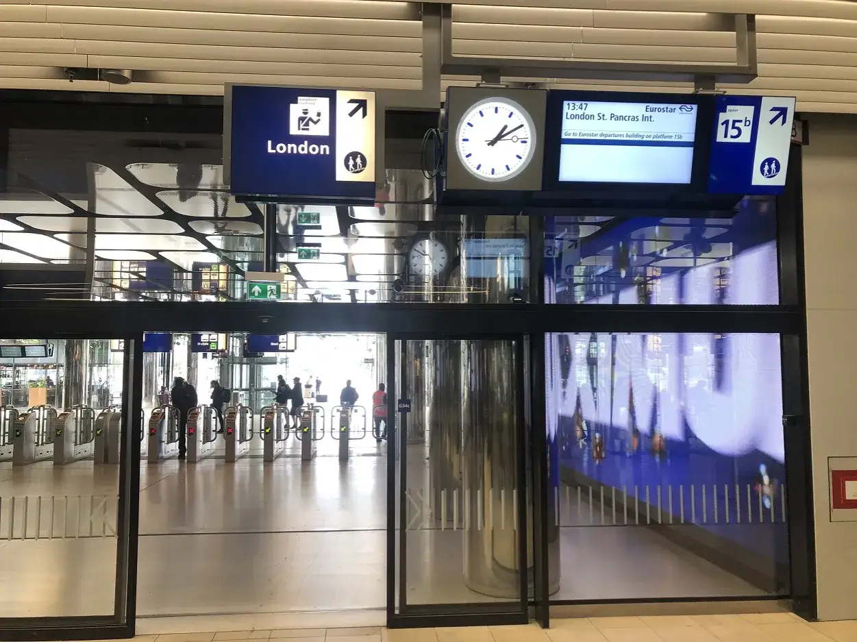 Eurostar train from Amsterdam to London St. Pancras, departing from platform 15b.
