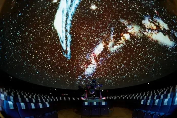 Planetarium Toruń budynek lub wnętrze