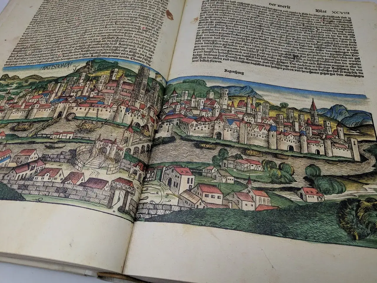 Die Schedelsche Weltchronik zeigt Regensburg und Regensburg. Eine Stadtansicht aus dem 15. Jahrhundert.