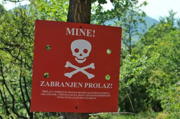 znak ostrzegawczy miny Bośnia, zaminowany teren