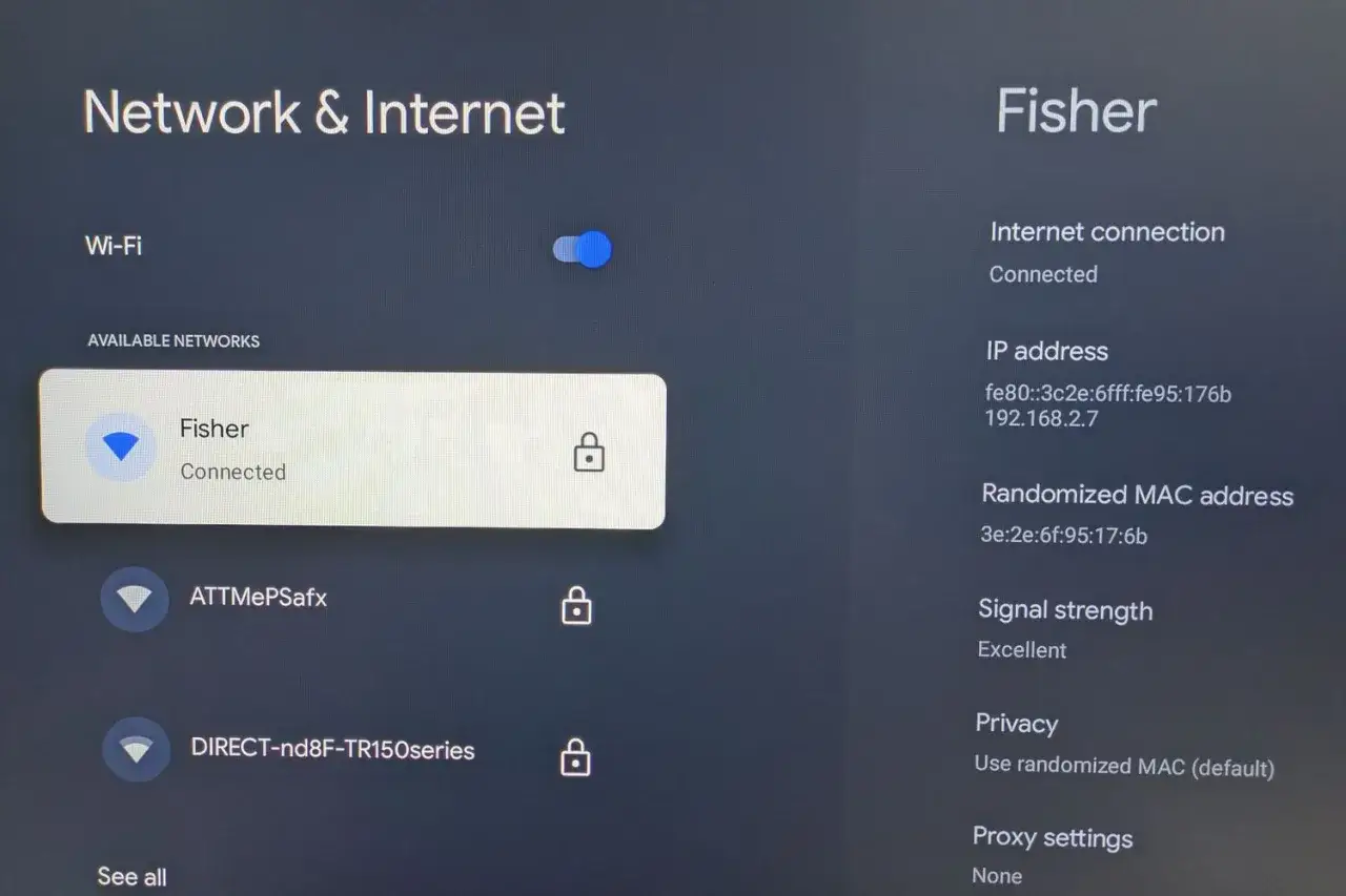 N&auml;tverksinst&auml;llningar visar att Fisher &auml;r anslutet via Wi-Fi, redo f&ouml;r din chromecast setup.