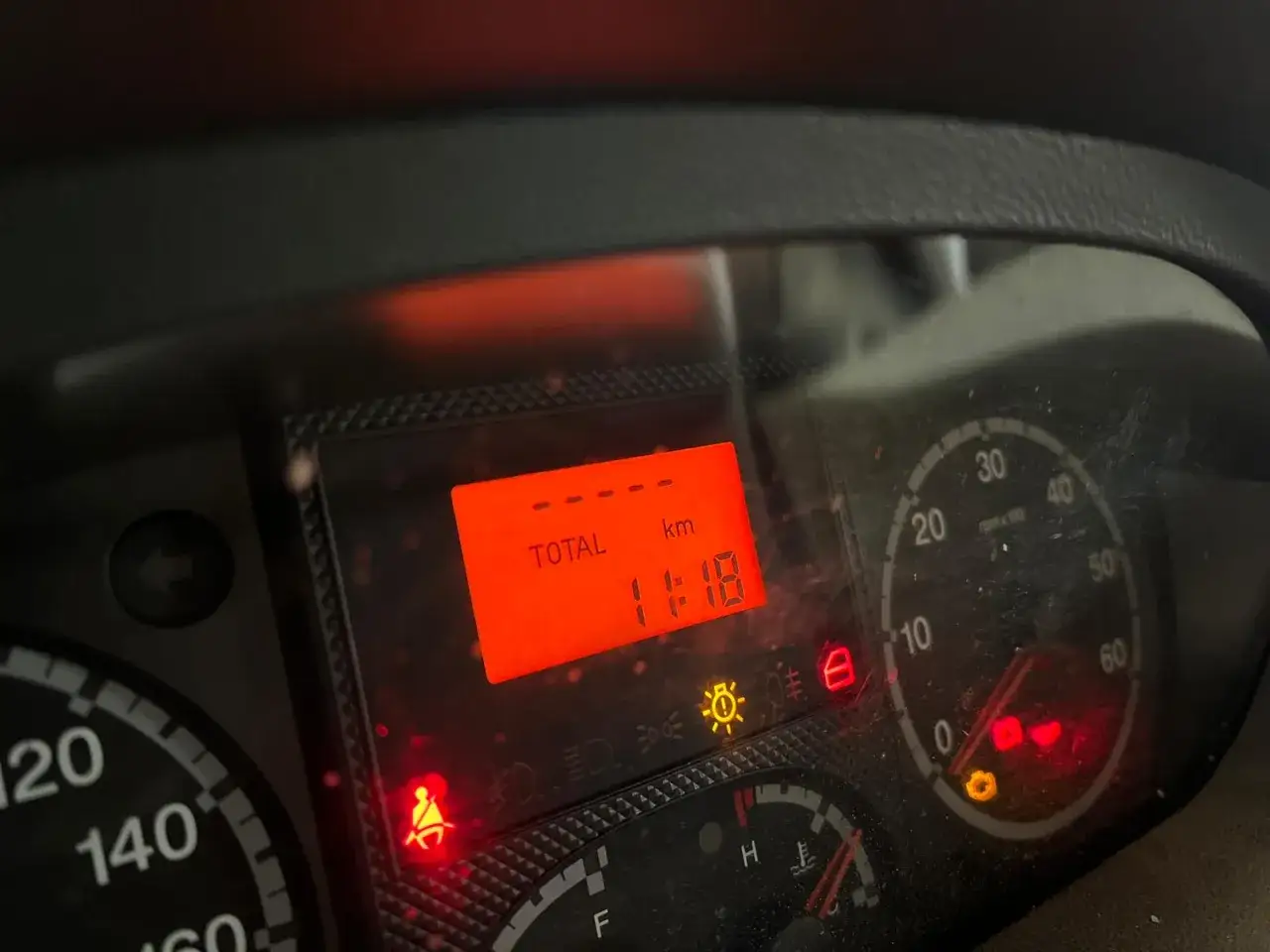 Tablero de Citroën Jumper 2.2 HDI con luces de advertencia encendidas, indicando posibles problemas.