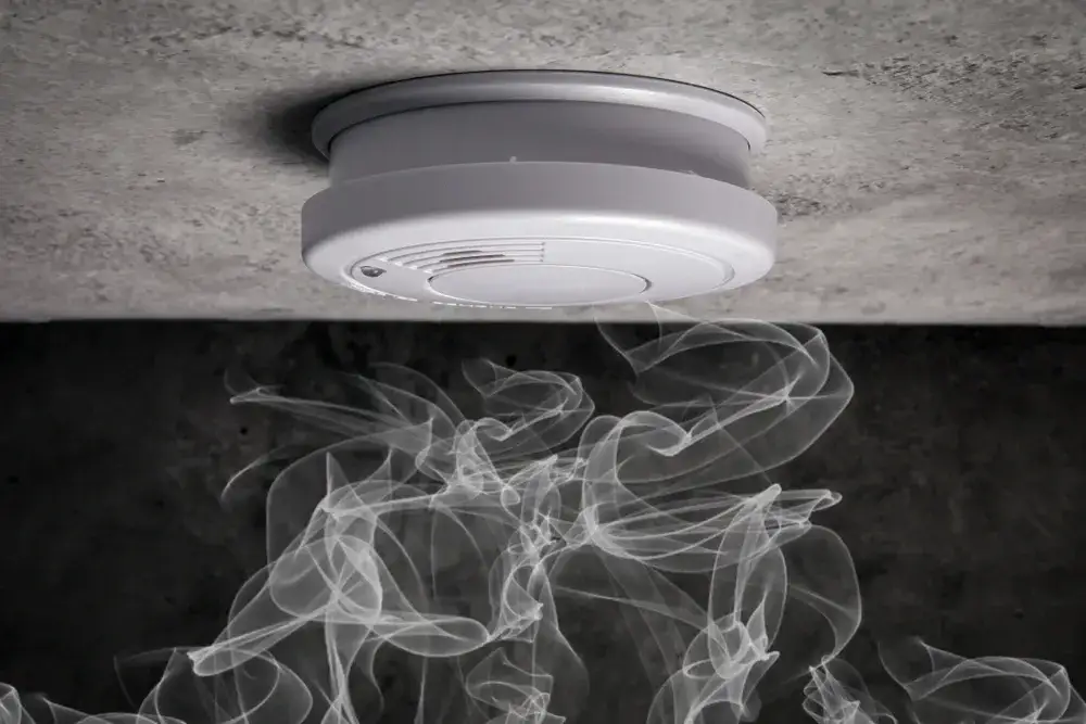 rodzaje czujnik&oacute;w dymu w hotelach