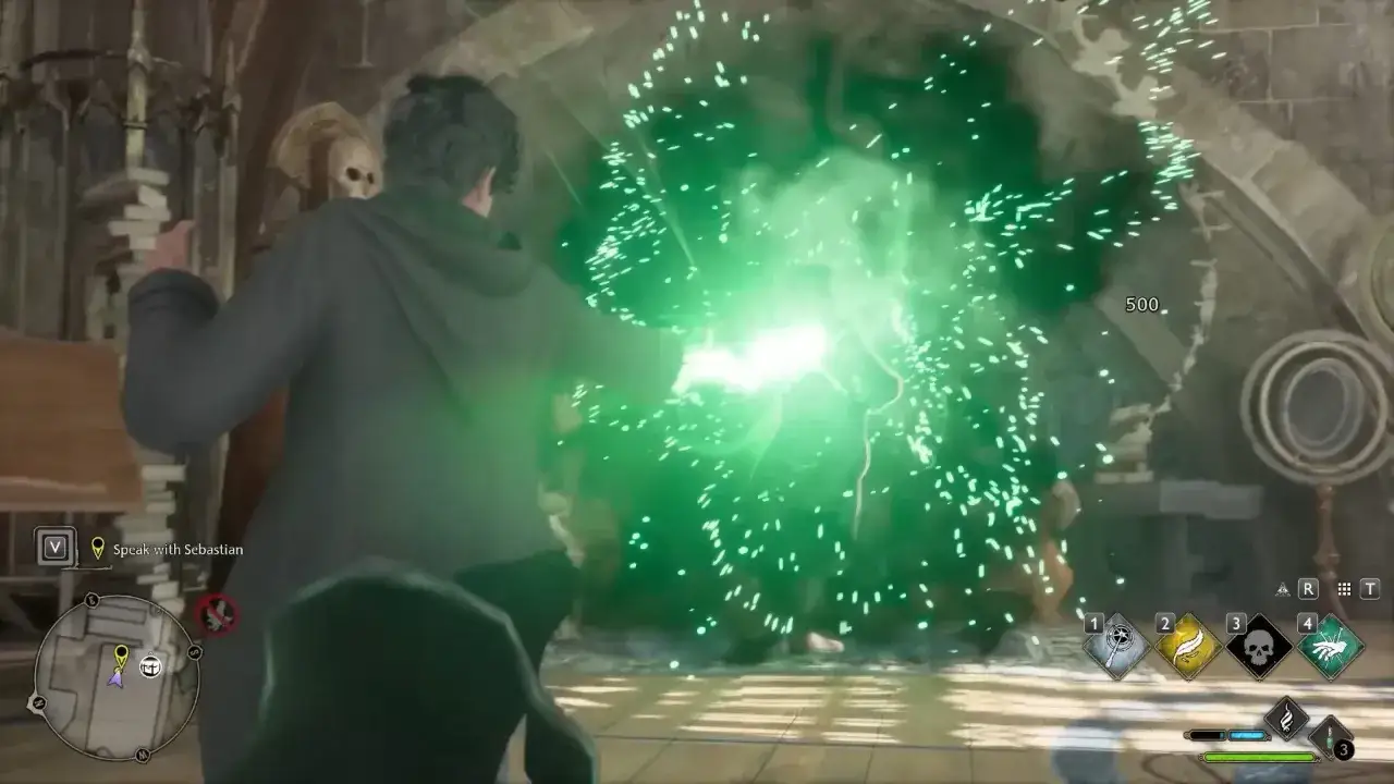 Un personaje en Hogwarts Legacy lanza un hechizo verde brillante, posiblemente Avada Kedavra, hacia un esqueleto.
