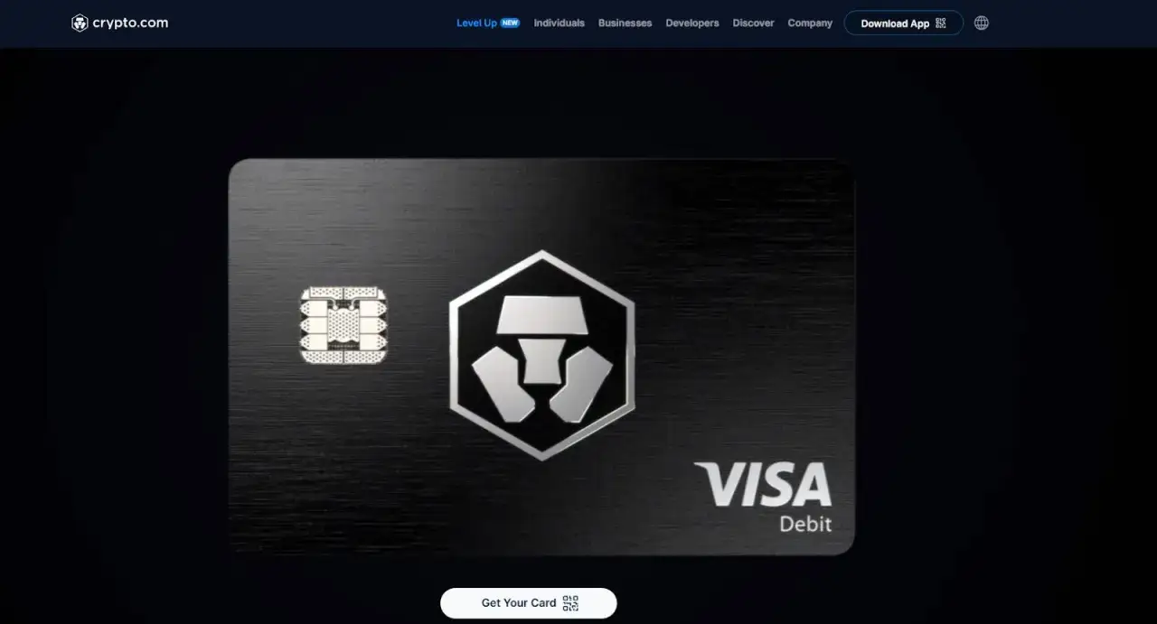 Czarna karta płatnicza z logo Crypto.com i napisem VISA Debit. Dowiedz się, crypto.com co to jest i jak zdobyć swoją kartę.