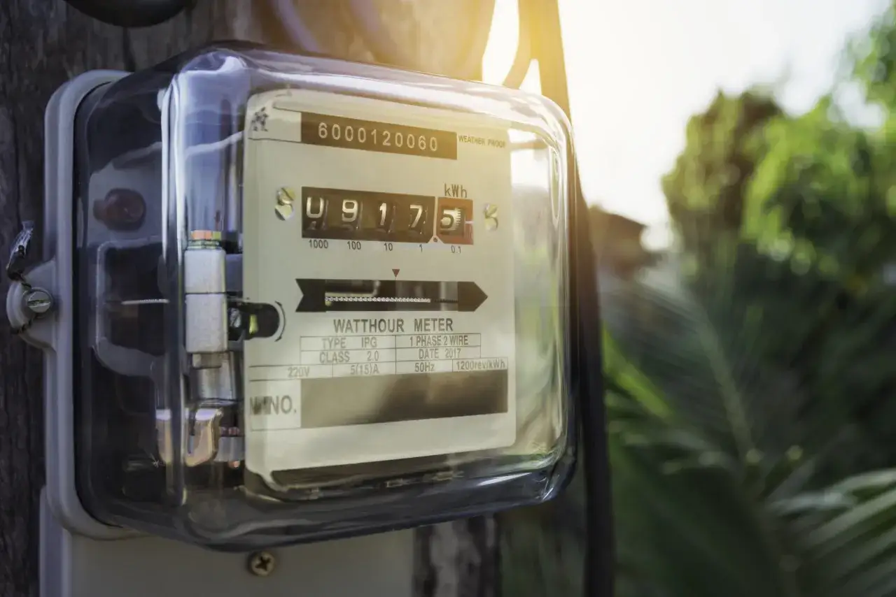 Jak odczytać stan licznika prądu? Na liczniku widnieje numer 09175 kWh.