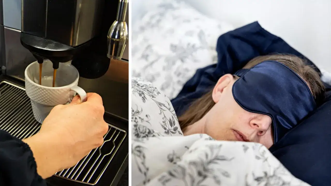 En hand håller en kopp kaffe under bryggning, medan en person sover med sovmask.