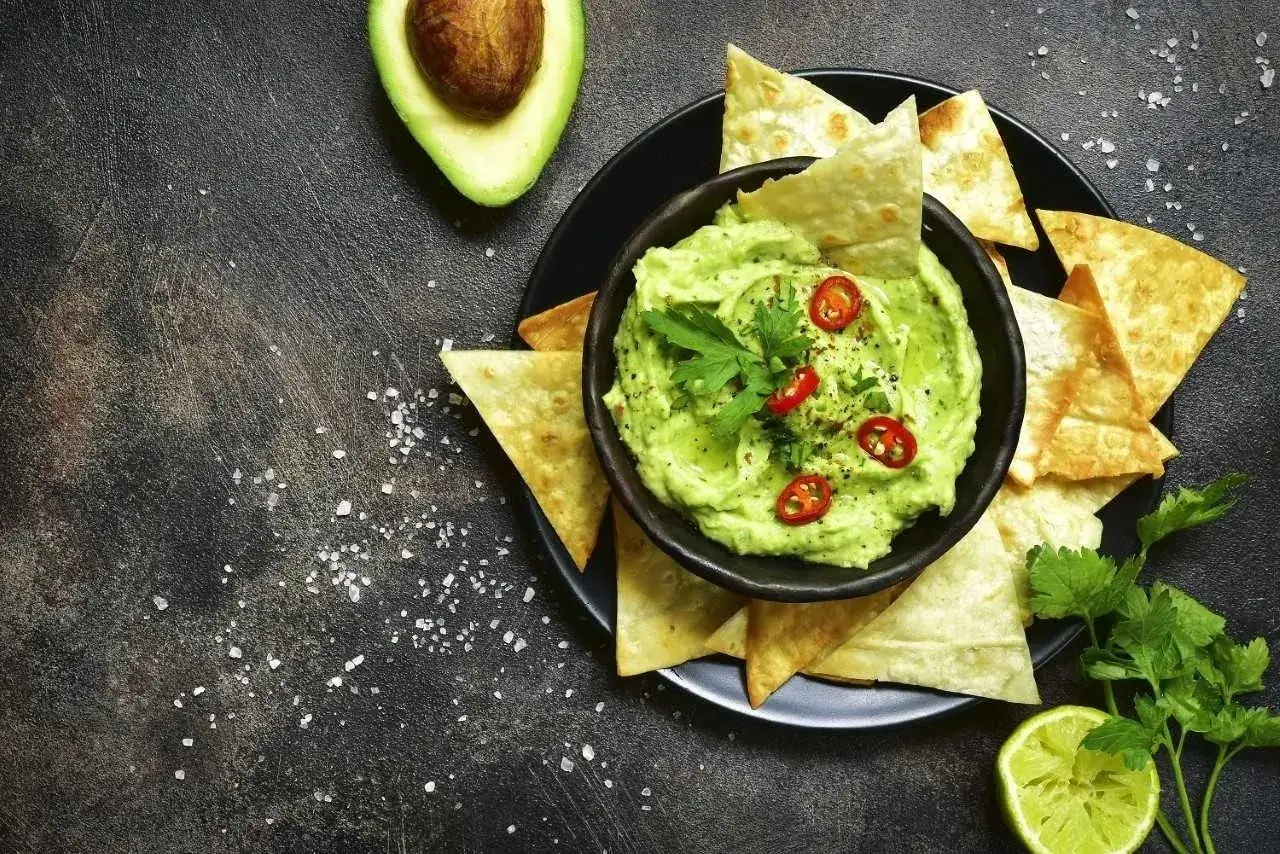 guacamole w szczelnym pojemniku