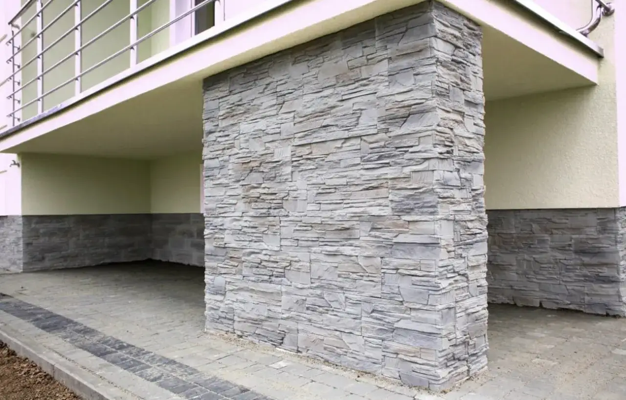 Rodzaje kamienia dekoracyjnego gipsowy betonowy naturalny porównanie