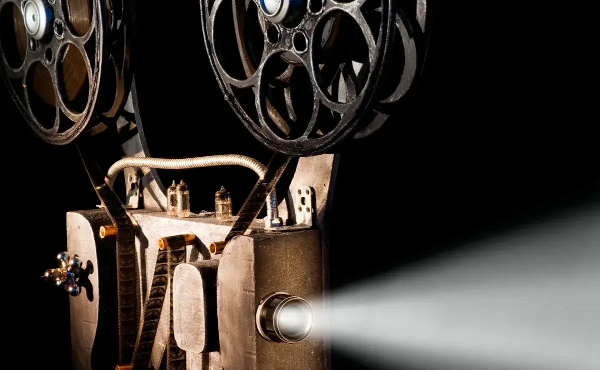Zdjęcie Ile filmów rocznie produkuje się w Polsce? Zaskakujące statystyki filmowe