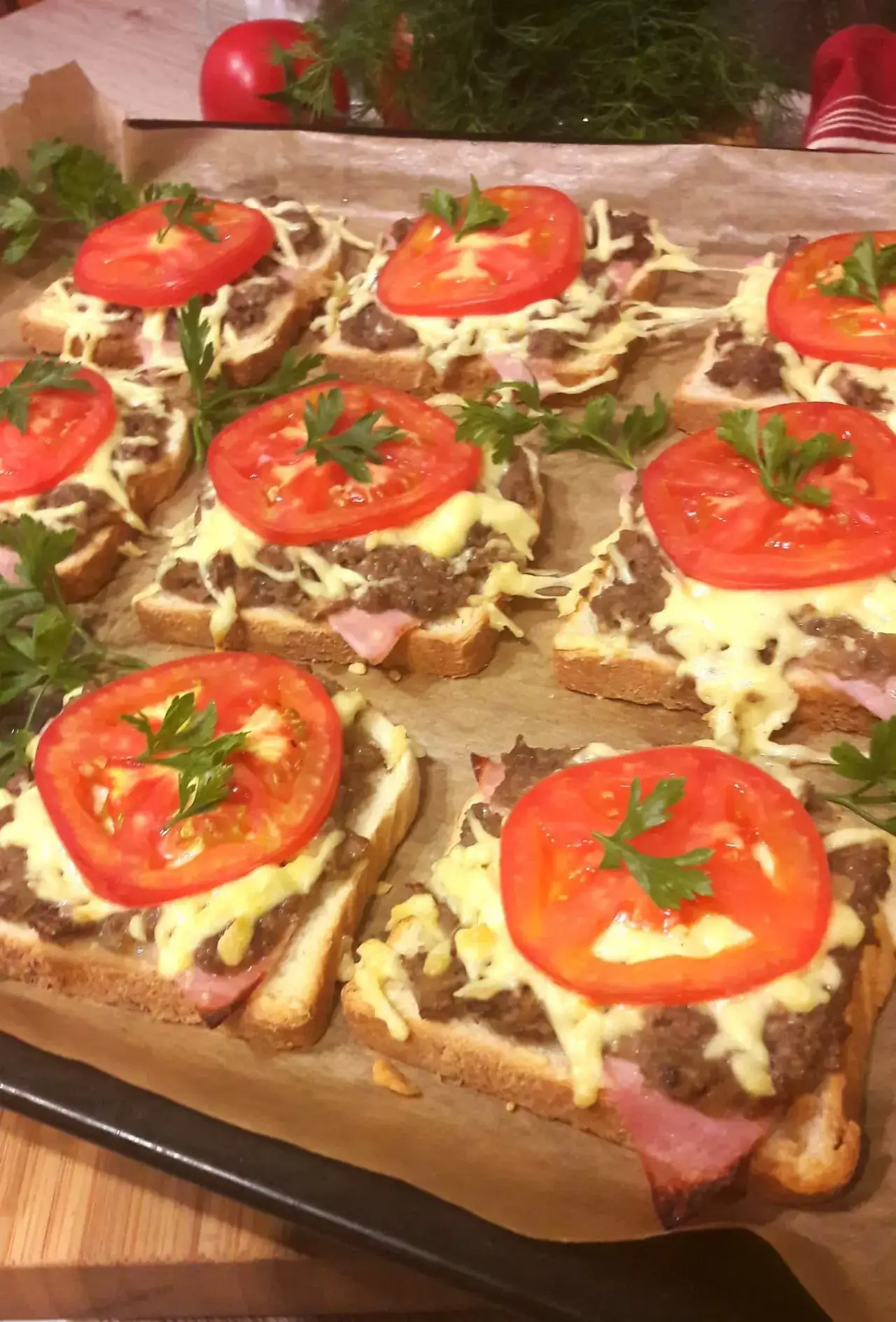 Zdjęcie Pyszna zapiekanka na tostach - łatwe przepisy na każdą okazję