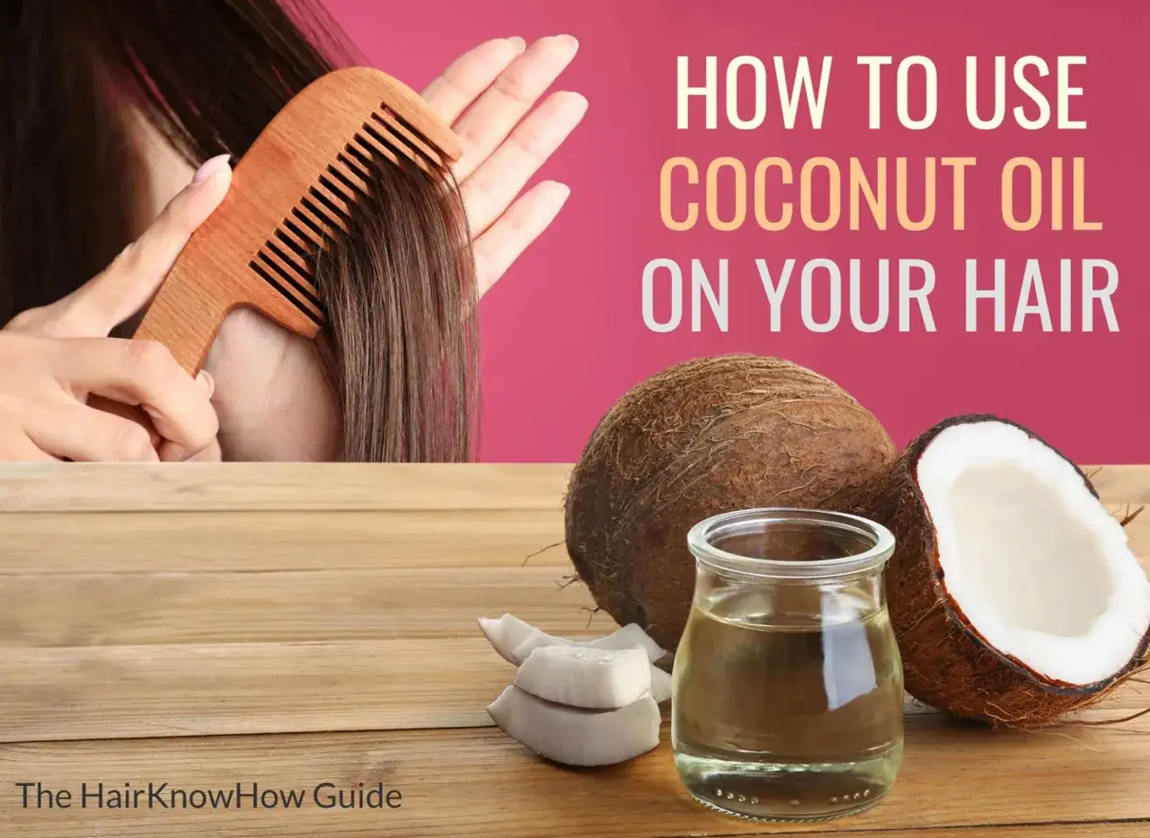 Aceite de coco para el pelo: una mano peina cabello oscuro con un peine de madera, junto a cocos y un frasco de aceite.