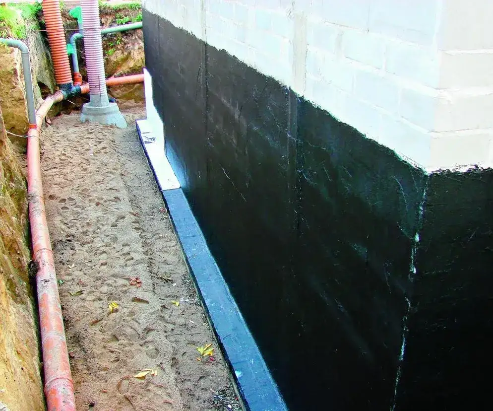 Zdjęcie Czym wykończyć fundament domu, aby uniknąć kosztownych napraw?
