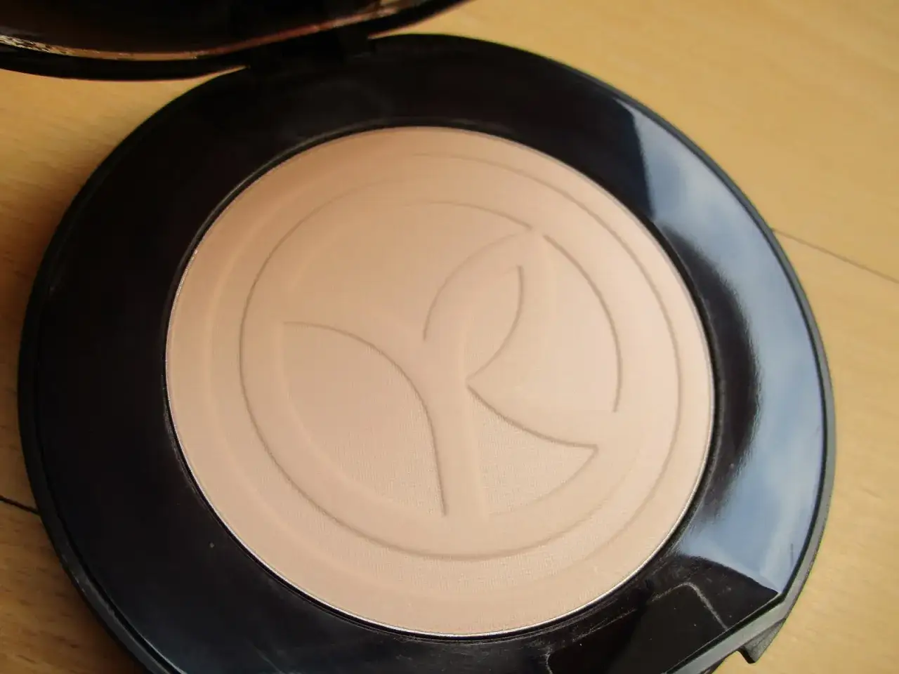 Yves Rocher Puder Zero Niedoskonałości opakowanie