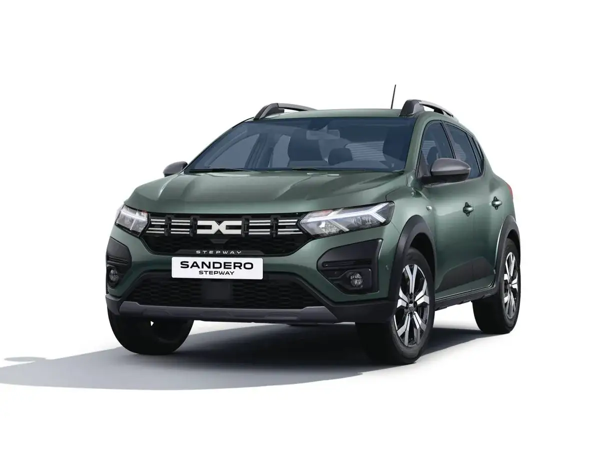 Dacia Sandero Stepway verde, el coche m&aacute;s vendido en Espa&ntilde;a, con su dise&ntilde;o robusto y moderno.