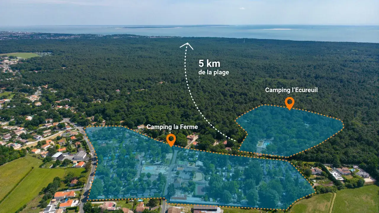 Vue a&eacute;rienne de deux campings, Camping la Ferme et Camping l'Ecureuil, en Charente-Maritime. La plage est &agrave; 5 km.
