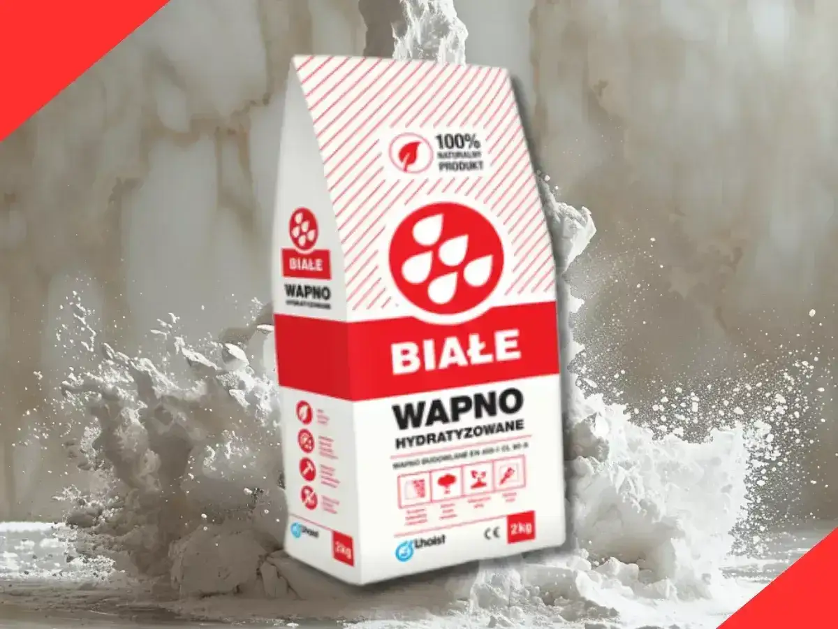 Białe wapno hydratyzowane w worku, idealne do prac budowlanych i dekoracyjnych. Naturalny produkt o szerokim zastosowaniu.