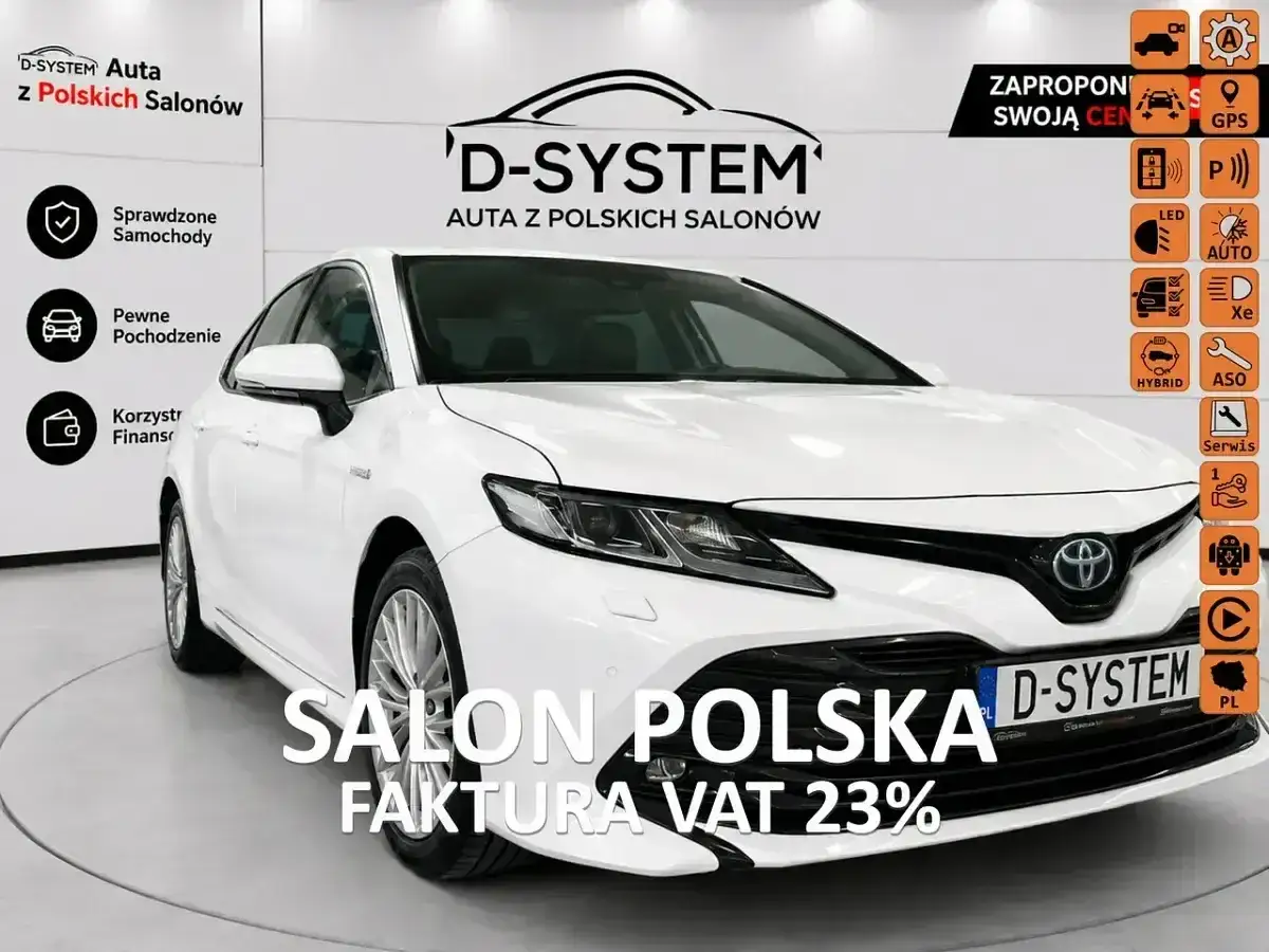 Biała Toyota Camry z polskiego salonu, faktura VAT 23%. Sprawdź atrakcyjną toyota camry cena!