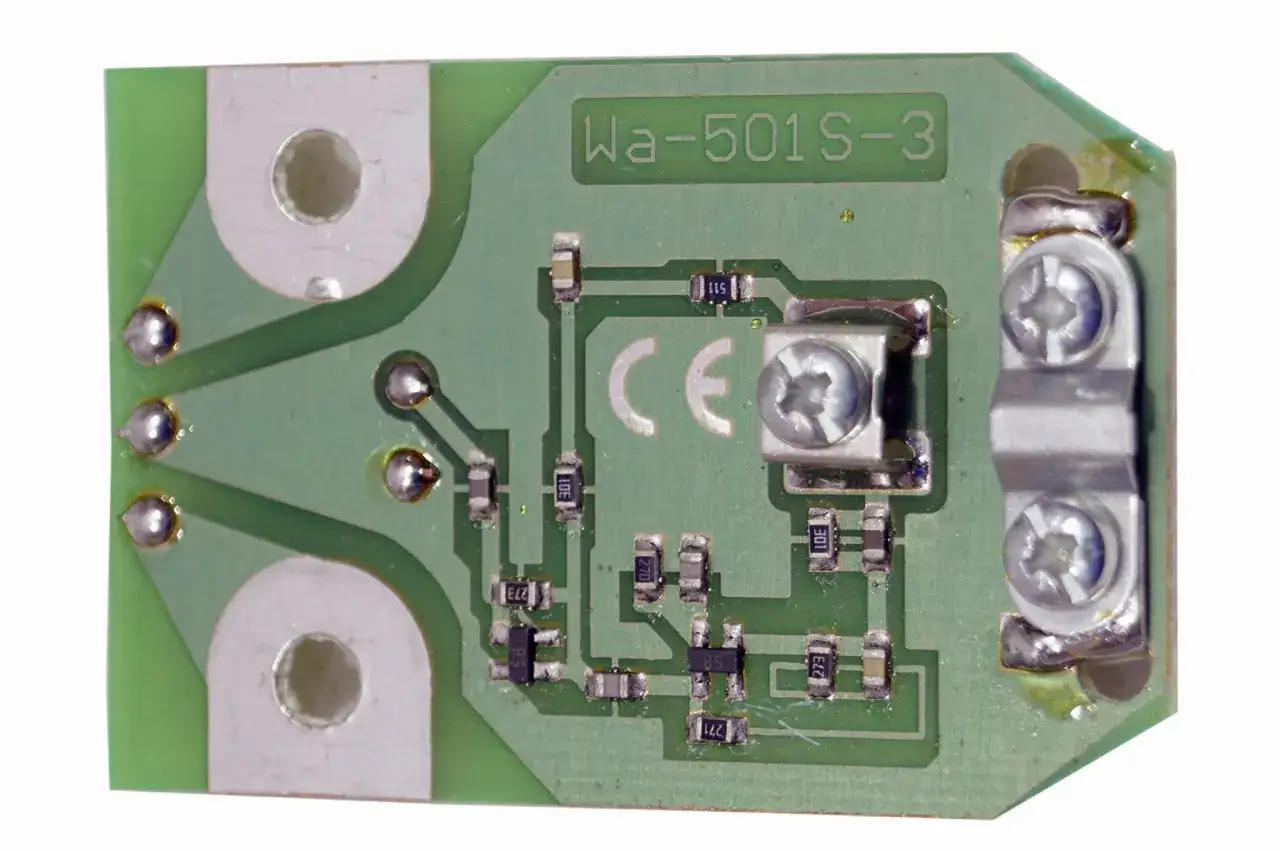 Płytka antenowa Wa-501S-3 z elementami SMD. Jak sprawdzić czy płytka antenowa działa? Sprawdź połączenia i elementy.