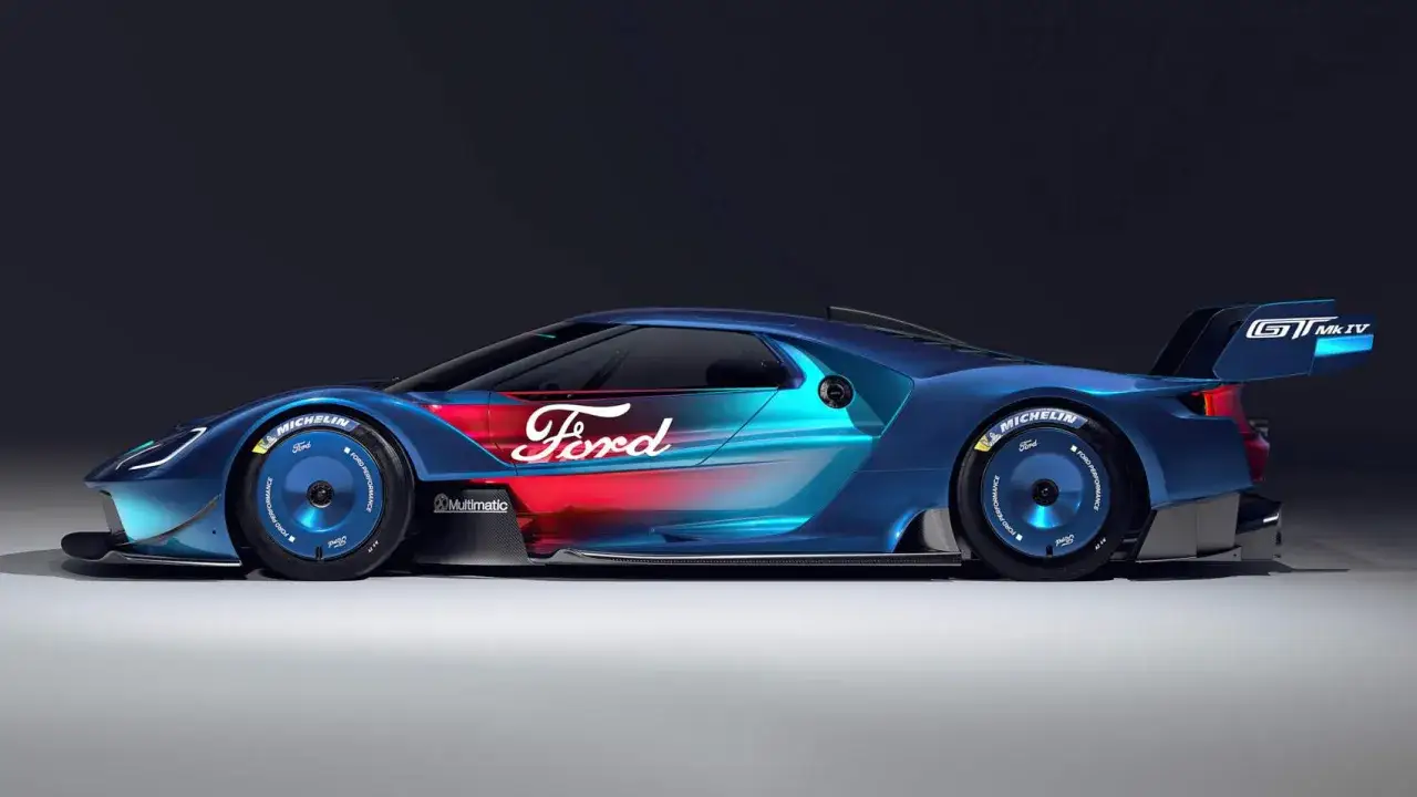 Niebieski Ford GT Mk IV z czerwono-niebieskimi akcentami i logo Ford na boku.