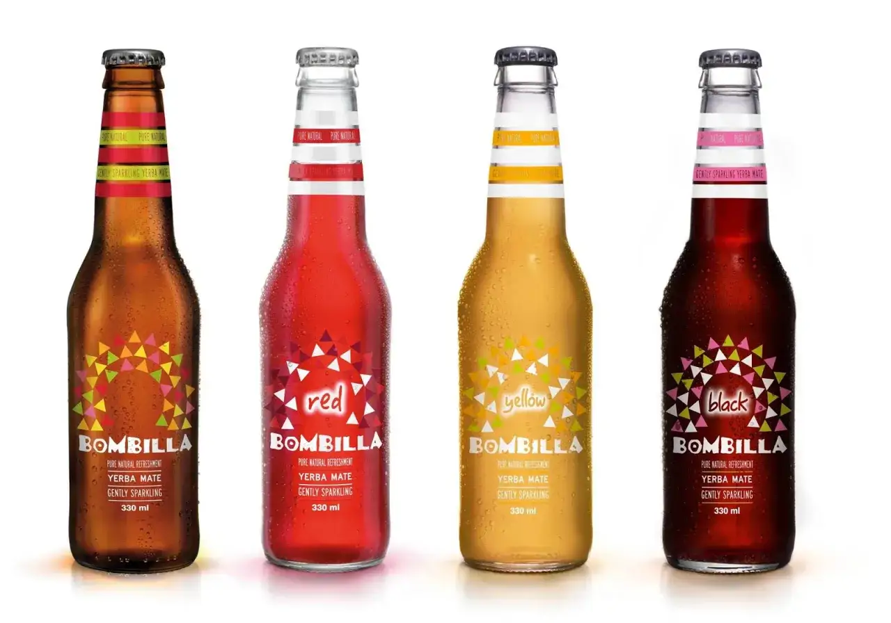Cztery butelki Bombilla: brązowa, czerwona, żółta i czarna. Idealne co zamiast alkoholu, orzeźwiające i gazowane yerba mate.