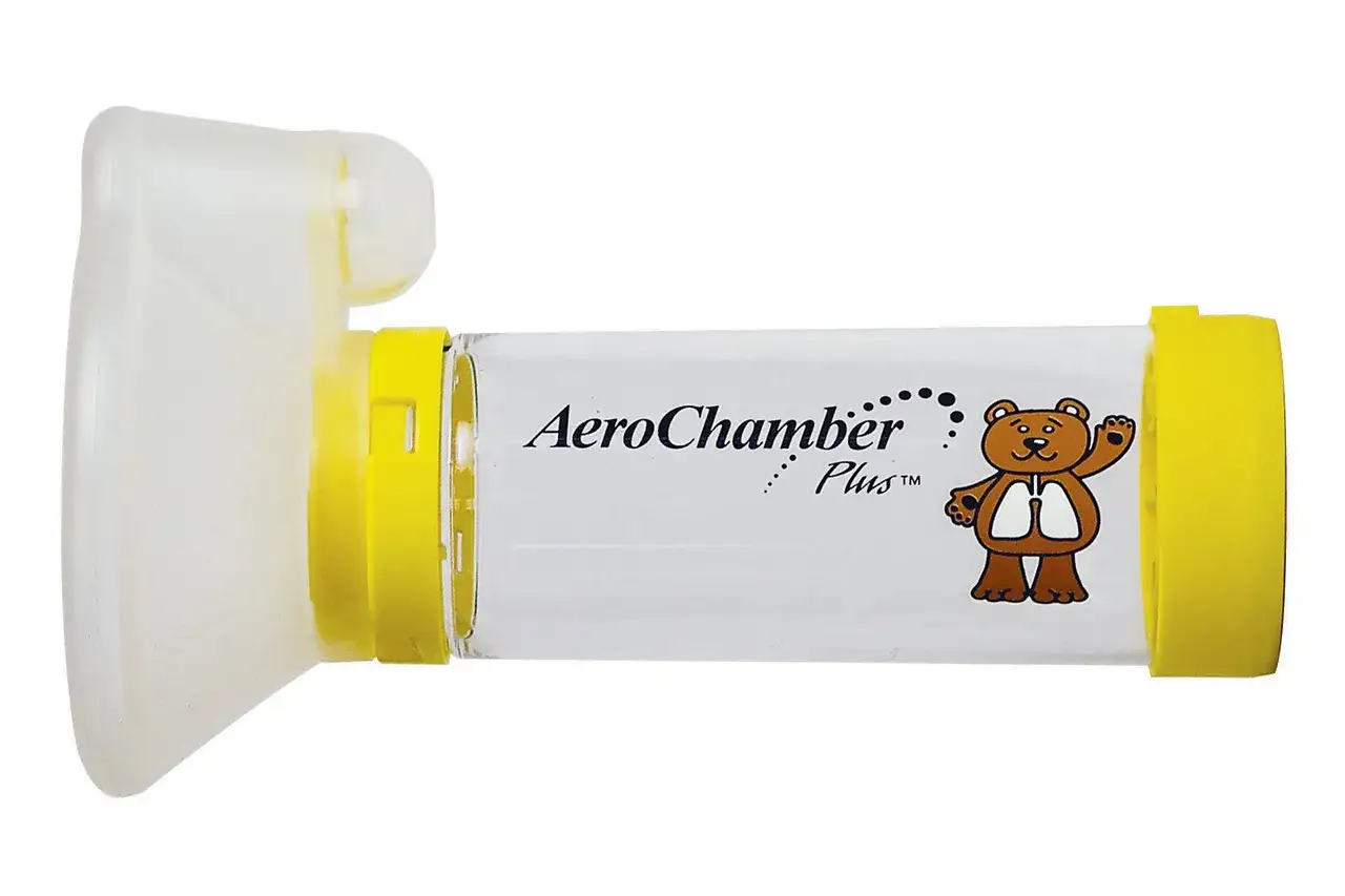 AeroChamber Plus Inhalator mit Bär-Motiv, ideal für asthma kinder. Hilft bei der effektiven Medikamentenabgabe.