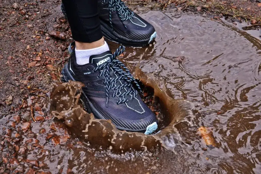 buty do biegania w deszczu bieżnik