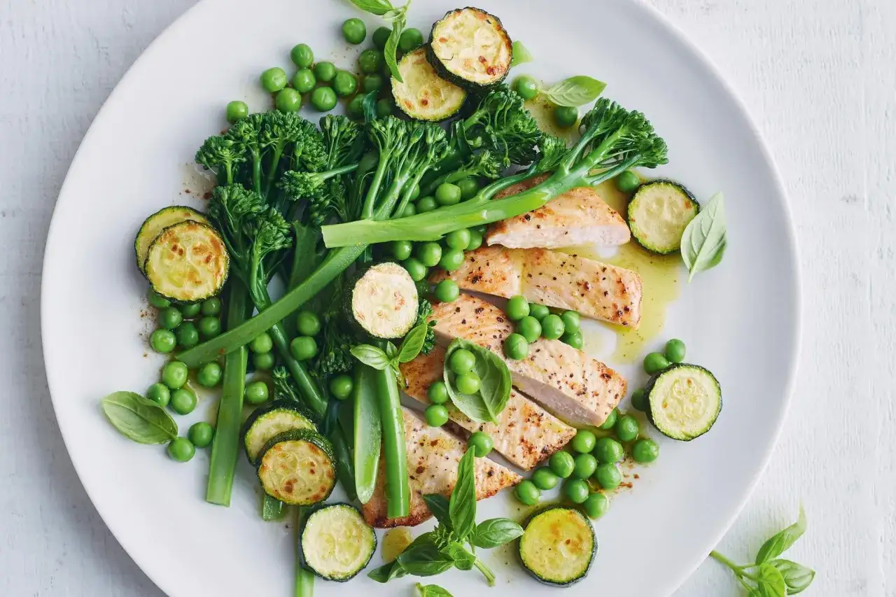 Lätt kycklingrätt med grönsaker, ett perfekt kyckling recept under 500 kcal.