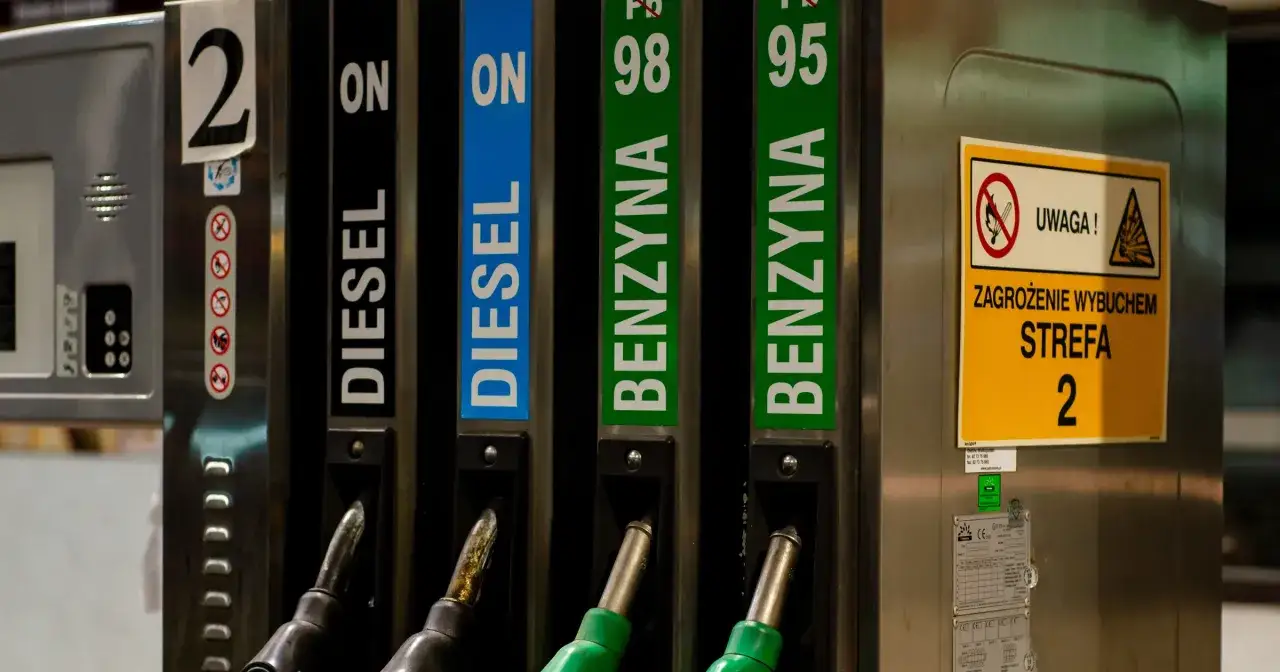 Dwie dysze do diesla i dwie do benzyny (95 i 98) na stacji paliw. Gdzie najlepsze paliwo? Tu znajdziesz odpowiedź.