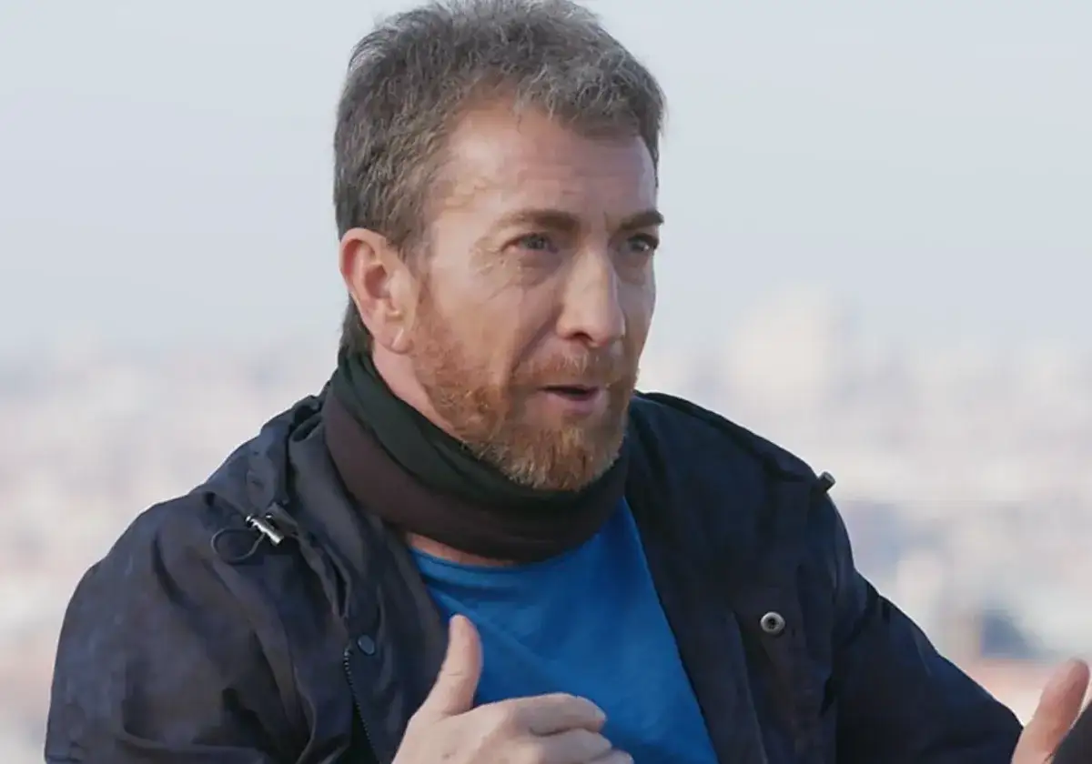 Pablo Motos, con su caracter&iacute;stica barba, habla animadamente. Quiz&aacute;s comparte an&eacute;cdotas sobre sus hijos.